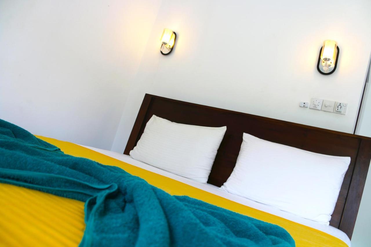 A&B Resort Negombo Kudapaduwa Esterno foto