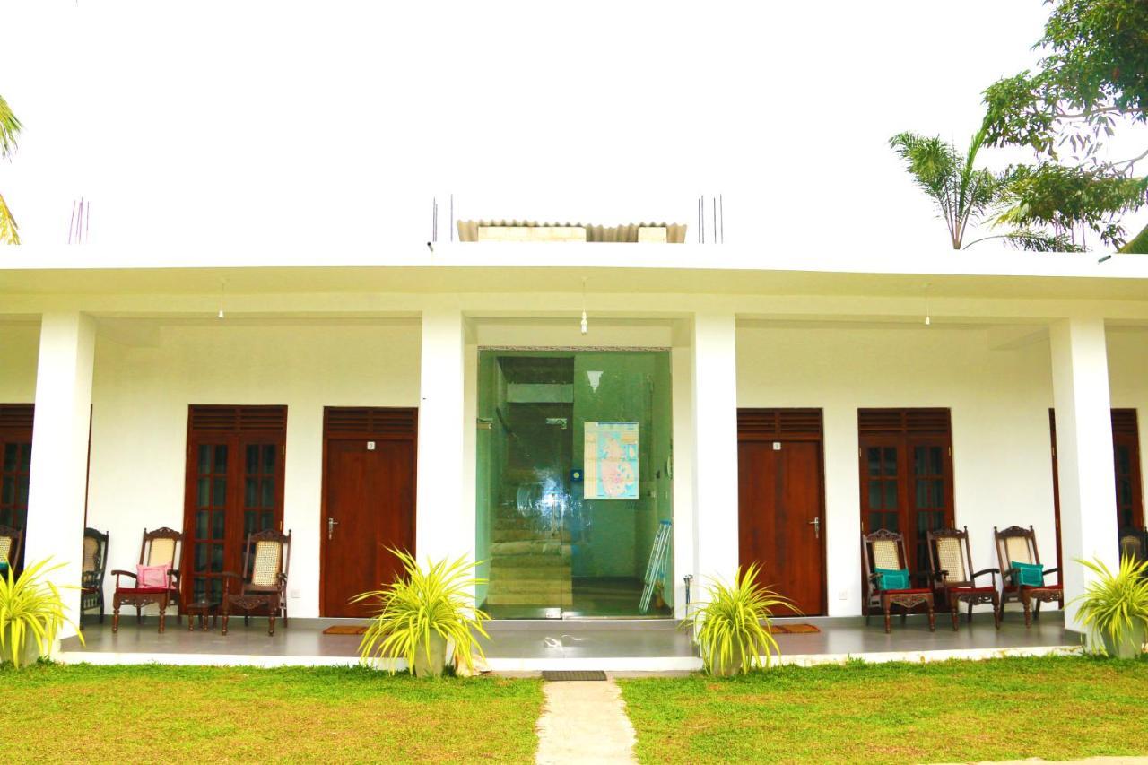 A&B Resort Negombo Kudapaduwa Esterno foto